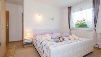 Villa familiare, 4 camere da letto, 2 bagni (Villa Cujez with Pool & Sauna) | 4 camere
