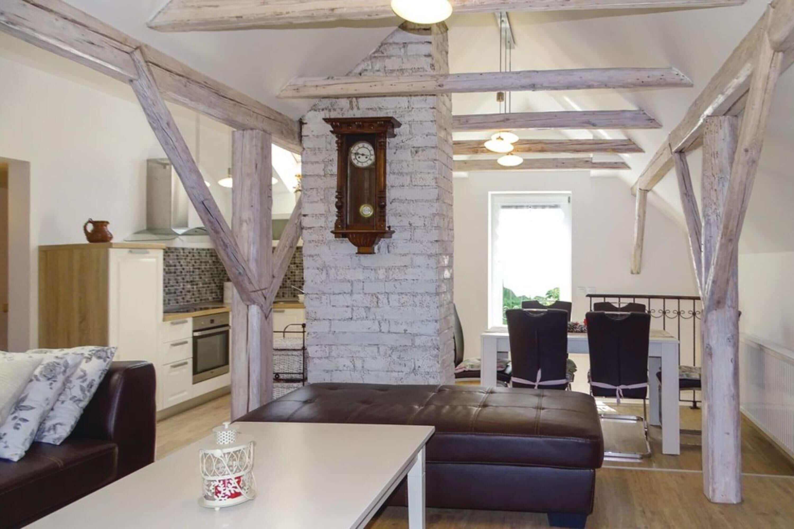 Villa familiale, plusieurs chambres, 2 salles de bains (Villa Cujez With Sauna And Pool) | Aire de séjour | Téléviseur à écran plat de 21 po avec télévision numérique, téléviseur
