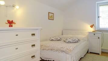 Villa familiare, camere multiple, 2 bagni (Villa Cujez With Sauna And Pool) | 4 camere, postazione laptop, Wi-Fi gratuito, lenzuola