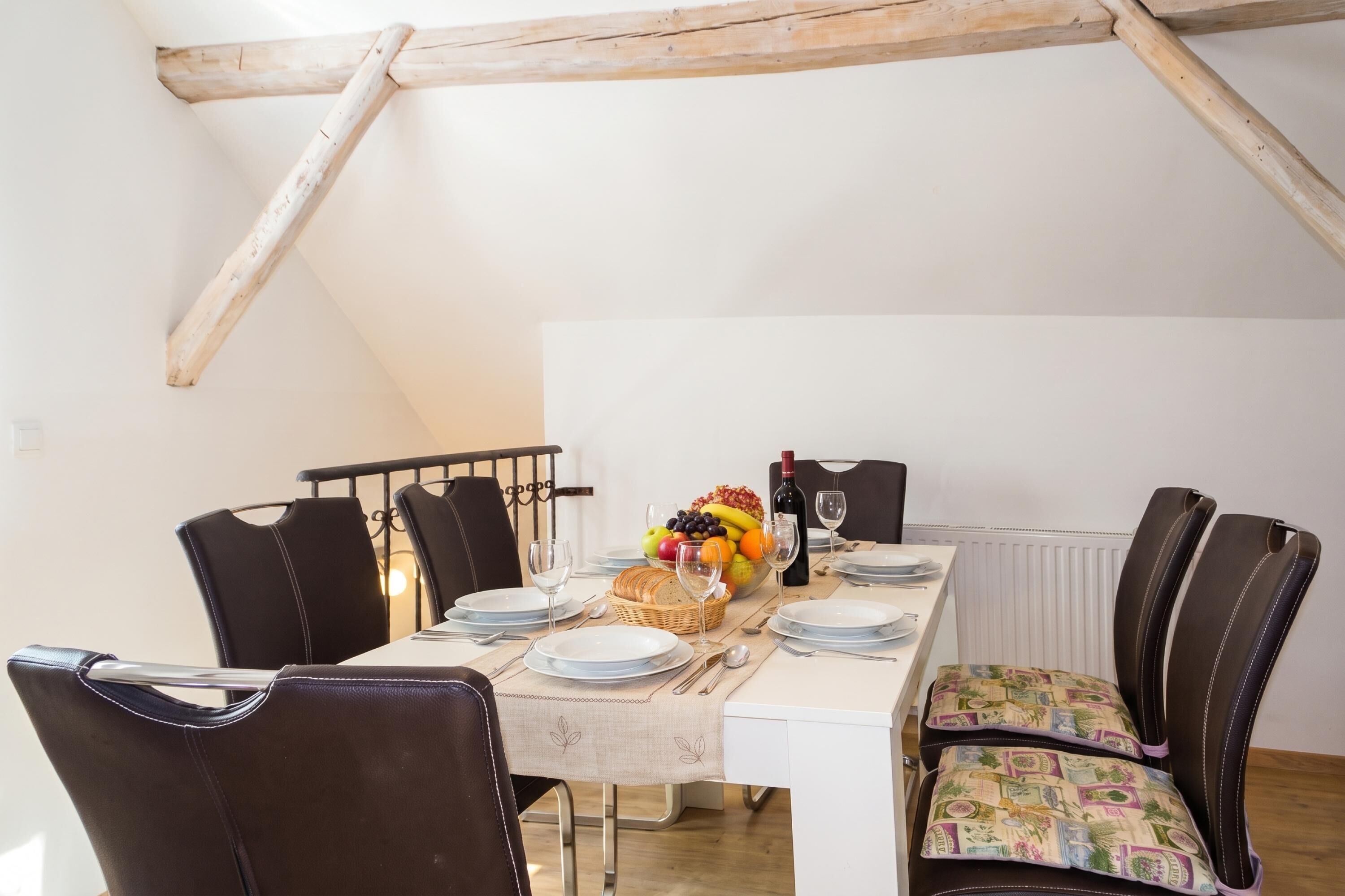 Familievilla, 4 soverom, 2 bad (Villa Cujez with Pool & Sauna) | Spiseområde