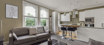 Immaculate 2 Bed Flat in West Kensington