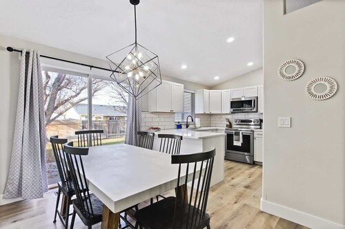 Calming 3 bedroom home with designer details in Na