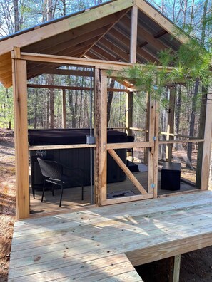 Outdoor spa tub