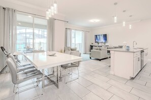 Interior - Spacious 4BR Pool Home Near Disney - Storey Lake (Kissimmee)