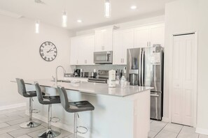 Fridge, microwave, oven, stovetop - Spacious 4BR Pool Home Near Disney - Storey Lake (Kissimmee)