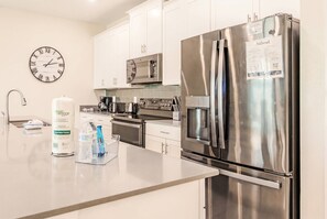 Fridge, microwave, oven, stovetop - Spacious 4BR Pool Home Near Disney - Storey Lake (Kissimmee)