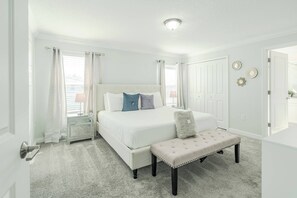 4 bedrooms, iron/ironing board, travel cot, WiFi - Spacious 4BR Pool Home Near Disney - Storey Lake (Kissimmee)