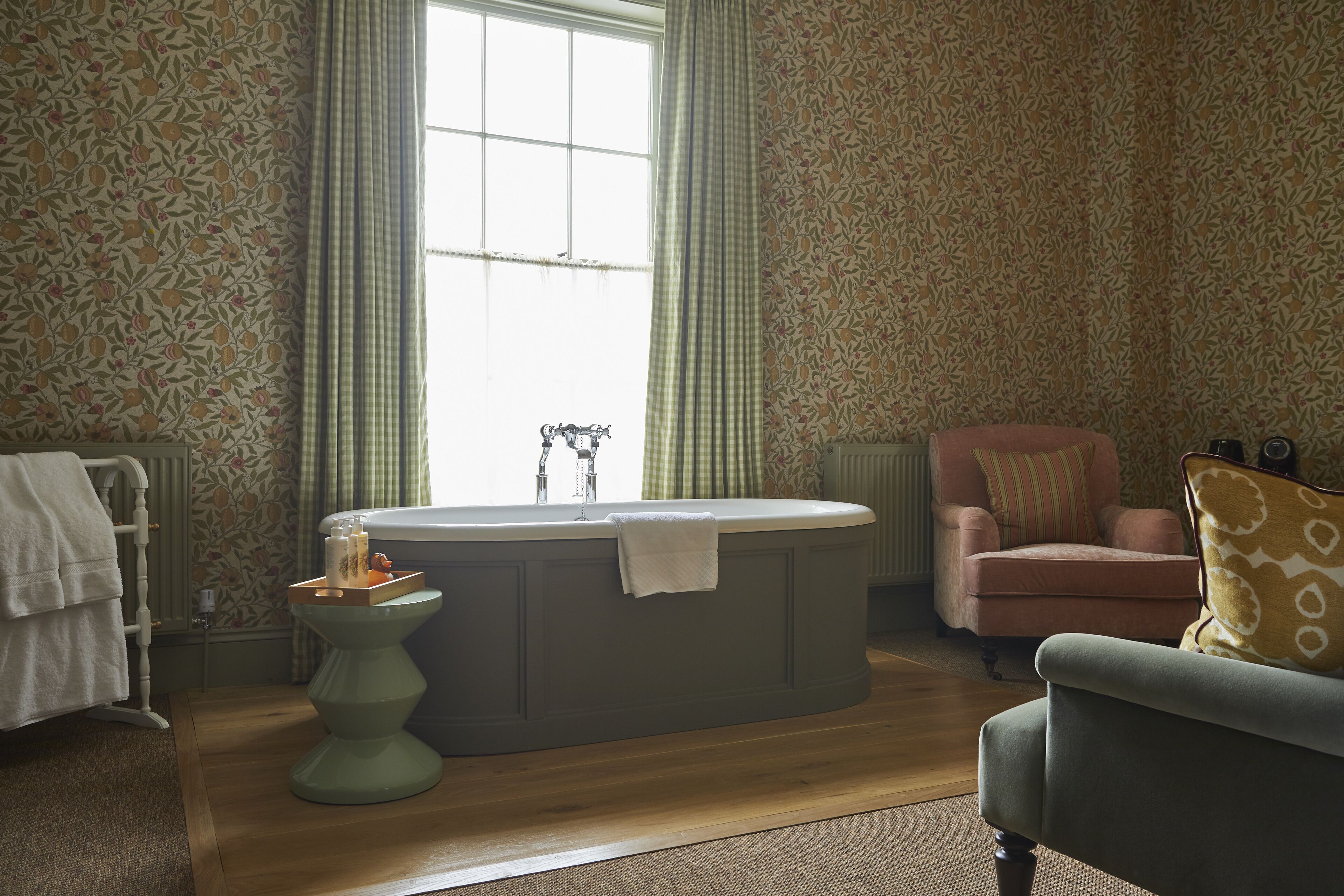 percy shelley suite | deep-soaking bathtub