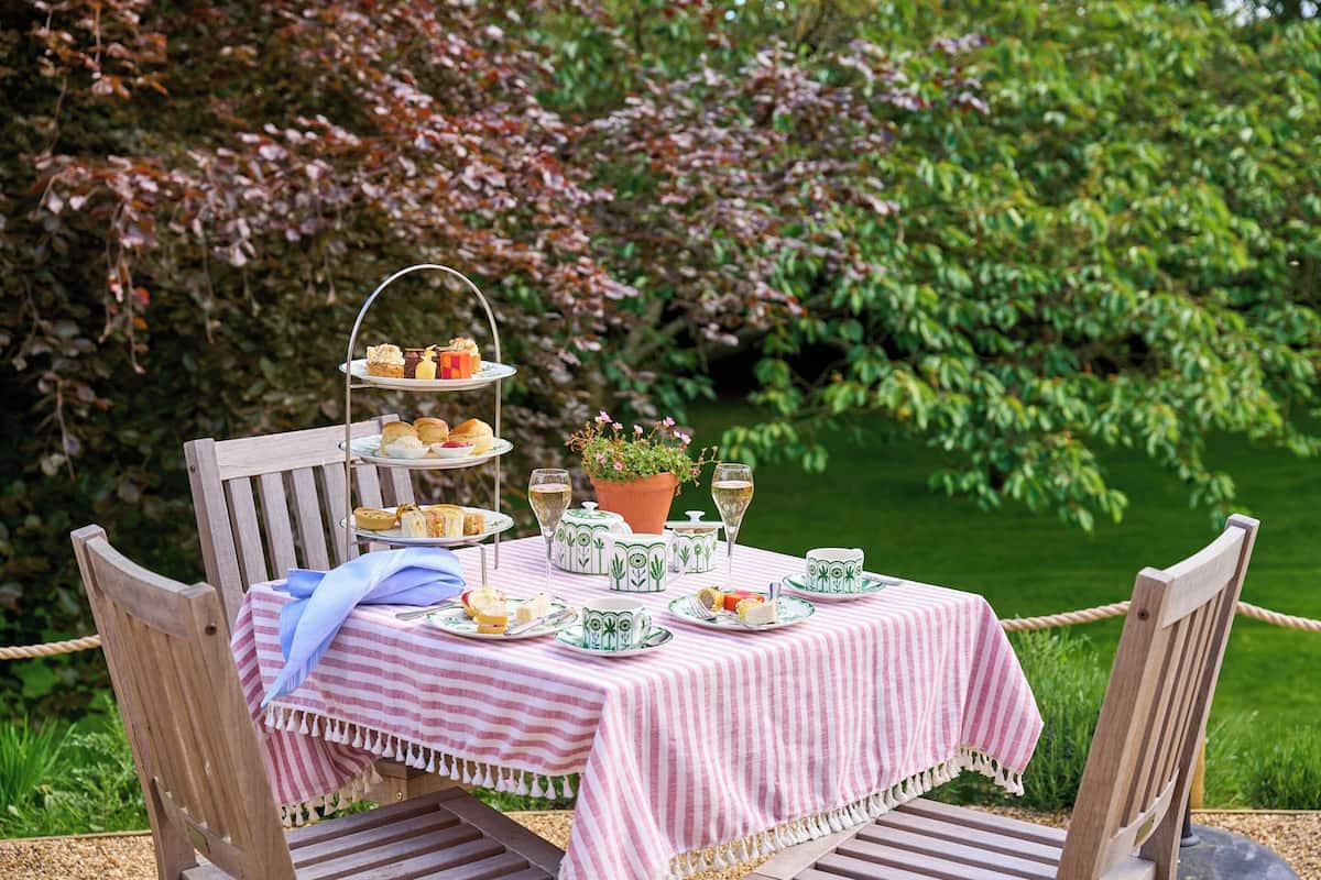 2 restaurants, lunch, dinner served; pan-asian cuisine