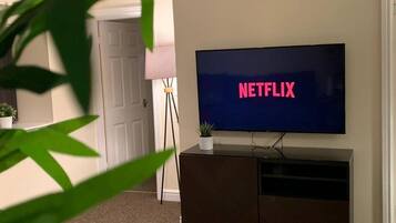 Cottage, Multiple Beds | Living area