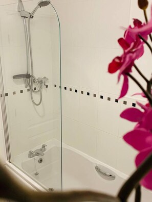 Ferienhaus, 2 Queen-Betten | Badezimmer | Dusche, Haartrockner, Handtücher