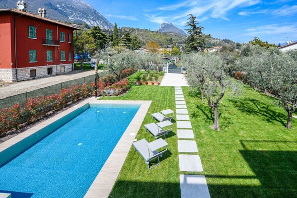 Pool - Maison Bellini 3 with pool and near to the lake (Toscolano-Maderno)