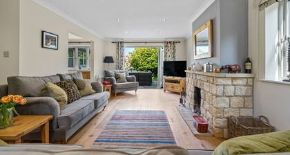 Woodside Cottage - sleeps 8 guests in 4 bedrooms