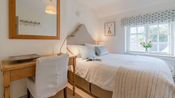 2 bedrooms, iron/ironing board, travel cot, free WiFi