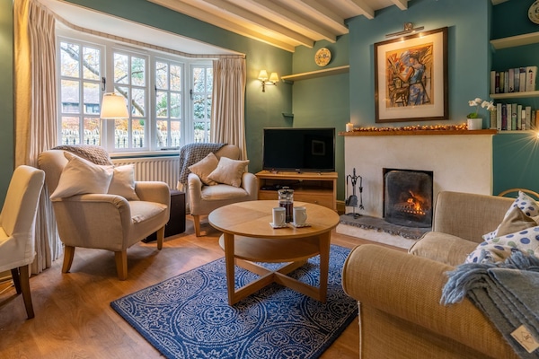 Living Room, 2 Manor Lodge Cottages, Bolthole Retreats