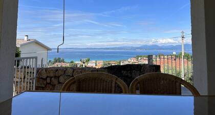 Apartment with garden and wonderful lake view