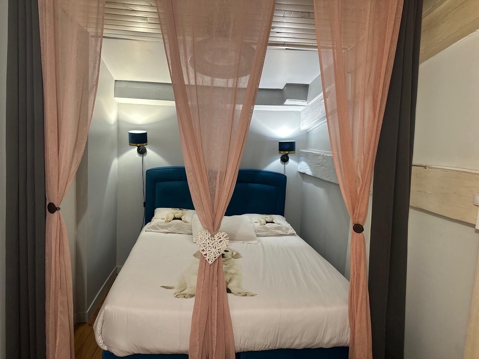 1 chambre, lit parapluie, Wi-Fi gratuit, draps fournis