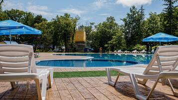 Seasonal outdoor pool