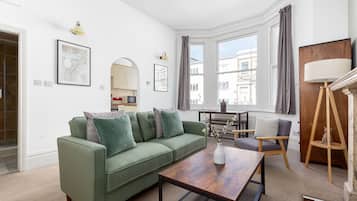 Apartment | Living area | 32-inch TV with cable channels, Netflix, streaming services