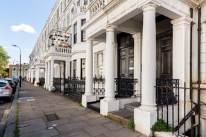 Exterior - The Kensington Apartments (London)