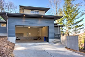 Exterior - Modern Escape🌲 Stylish, Wooded Setting + Biltmore Pass | S. Asheville (Asheville)