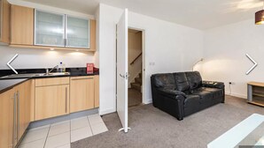 Apartment, Multiple Beds | Private kitchen | Fridge, microwave, oven, stovetop - Remarkable 3-bed Apartment in Dublin (Dublin)