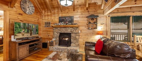 Smart TV, fireplace