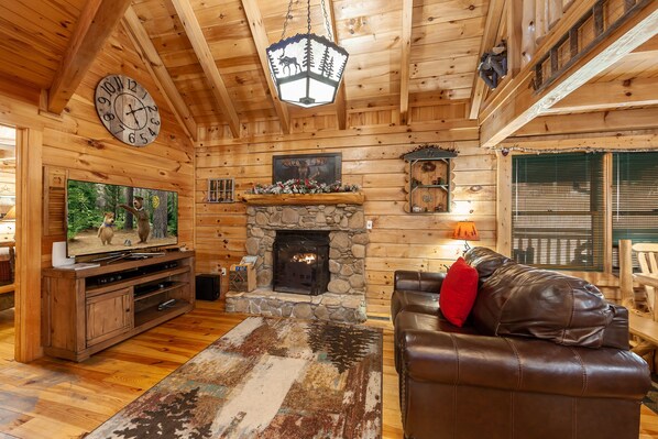 Smart TV y chimenea 