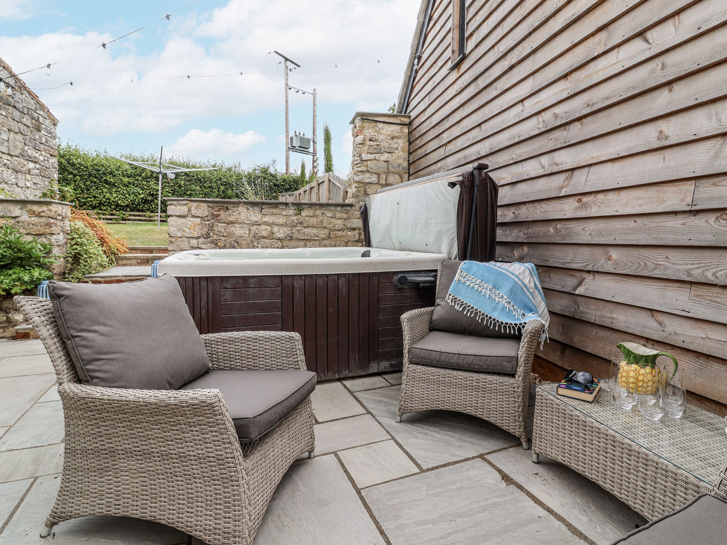 Outdoor spa tub