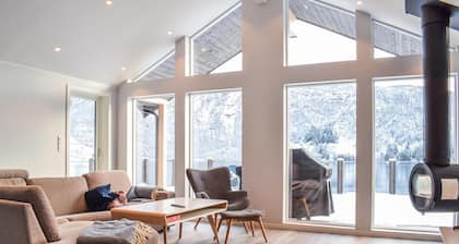 Lovely home in Masfjordnes with WiFi