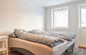 6 bedrooms, free WiFi, bed sheets