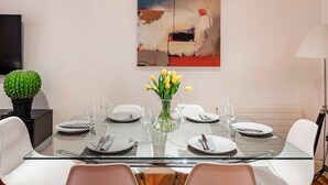 In-room dining - Lovely 3-bed Apartment in London (London)