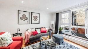 Living room - Lovely 3-bed Apartment in London (London)
