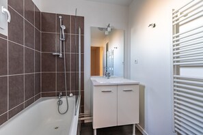 Bathtub - House with terrace for 6 in Talmont St-Hilaire (Talmont-Saint-Hilaire)