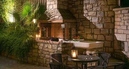 Ideal villa for large groups! Private pool, Hot Tub! 5 min away from Rethymno!