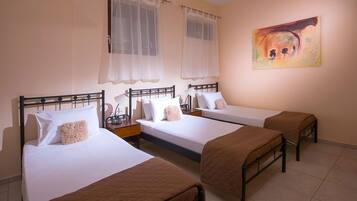 8 habitaciones, tabla de planchar con plancha, internet y ropa de cama