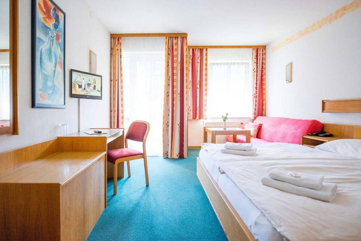 Habitación doble | 1 dormitorio, escritorio, sistema de insonorización y ropa de cama