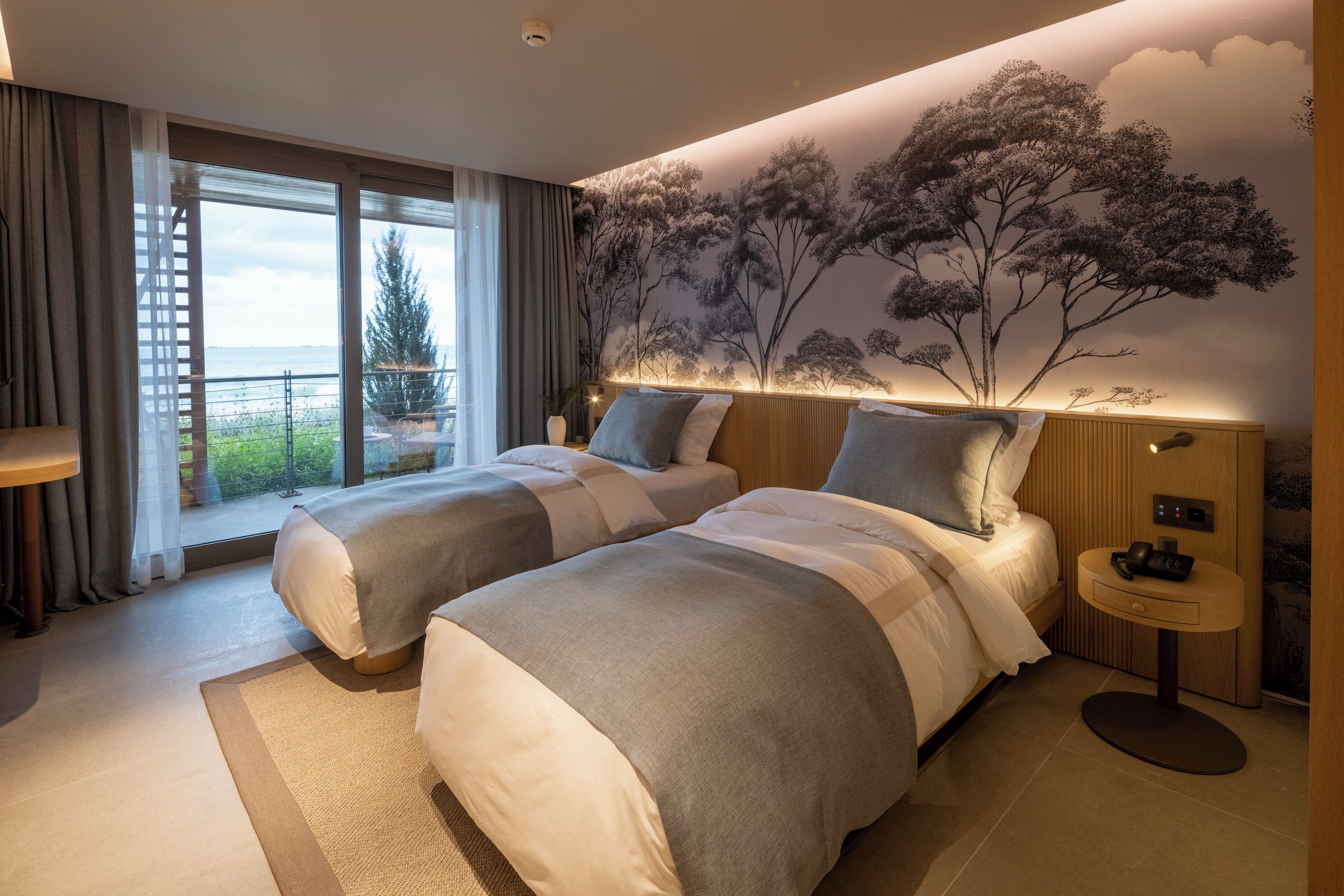 Family Room, Sea View | Premium bedding, free minibar, in-room safe, laptop workspace