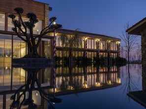 季节性开放的室外游泳池