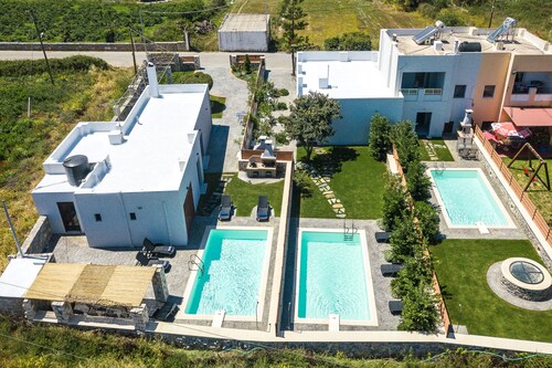 Villa Maria, Close to Sandy Beach & Amenities