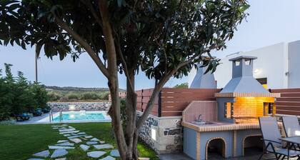 Villa Maria, Close to Sandy Beach & Amenities