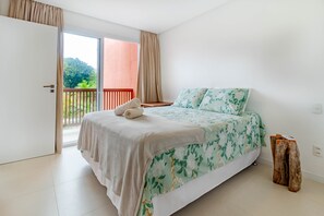 Apartment | 3 bedrooms, blackout drapes, iron/ironing board, free WiFi