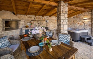 屋外ダイニングエリア