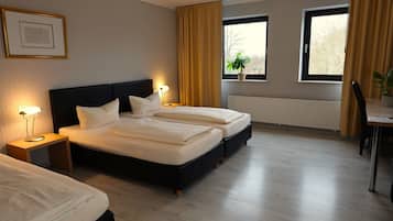 Basic Triple Room, River View | WiFi (free), bed sheets