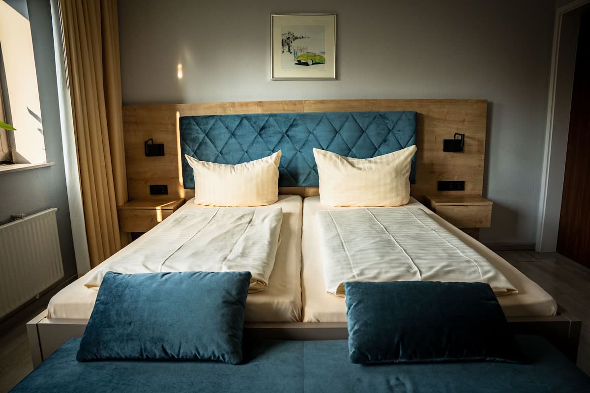 Quarto casal básico, vista para o rio | Wi-Fi de cortesia, roupa de cama