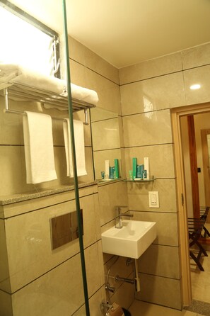 Shower dan handuk