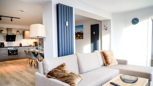 A modern living room with a sofa, a coffee table, and a remote control. - "Pure relaxation: your exceptional vacation apartment in Winterberg!" (Winterberg)