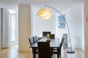 Dining - Amazing 2 bedrooms front of the Beach (Barcelona)