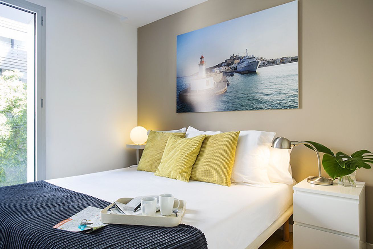 2 bedrooms, internet, bed sheets