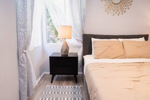 1 habitación, escritorio, tabla de planchar con plancha y wifi gratis 